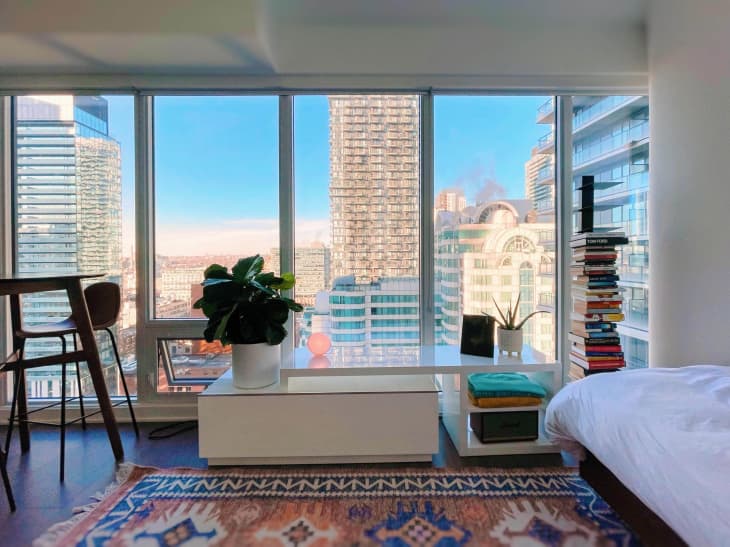 Cozy 380-Square-Foot Condo Holds Tons of Space-Saving Ideas | Apartment ...